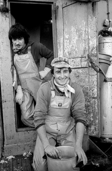 Jean-Luc Mézou et Bernard Ascoët à la vaisselle, « Reine de la Mer », Douarnenez
