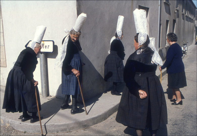 Sortie de messe à Plovan
