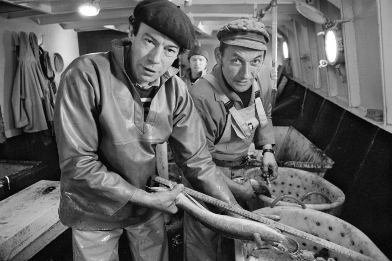 Firmin Siclay et André Plouzennec à bord du « Locquéran », chalutier douarneniste